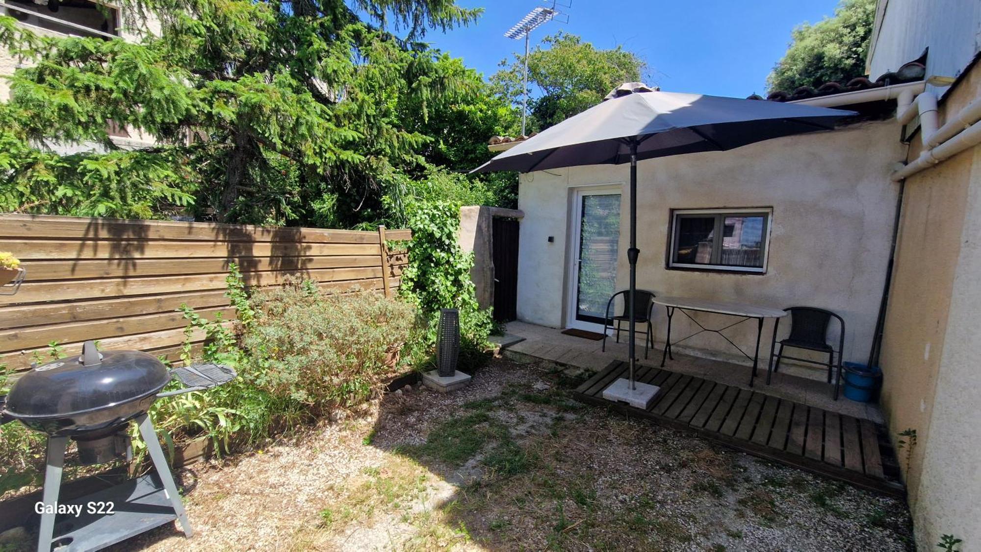 Le Studio Remcam Saint-Mitre-les-Remparts Exterior photo